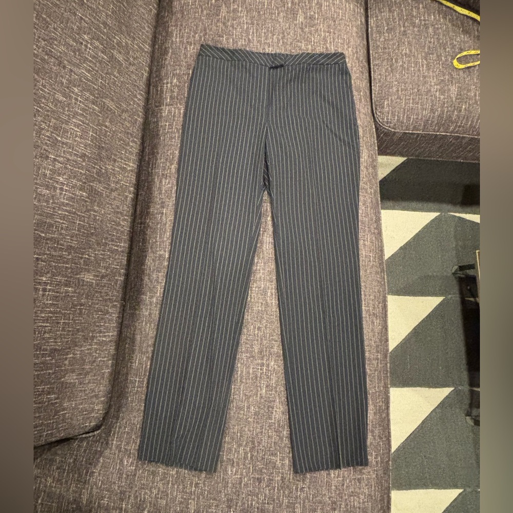 Jones New York Blue & White Pinstrip trousers - size 8